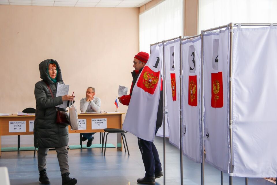    Выборы президента России в Барнауле. 15 марта 2024 года. Источник: Виталий Барабаш/"Толк"