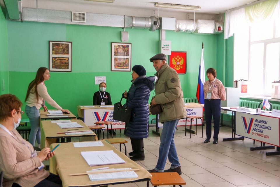    Выборы президента России в Барнауле. 15 марта 2024 года. Источник: Виталий Барабаш/"Толк"