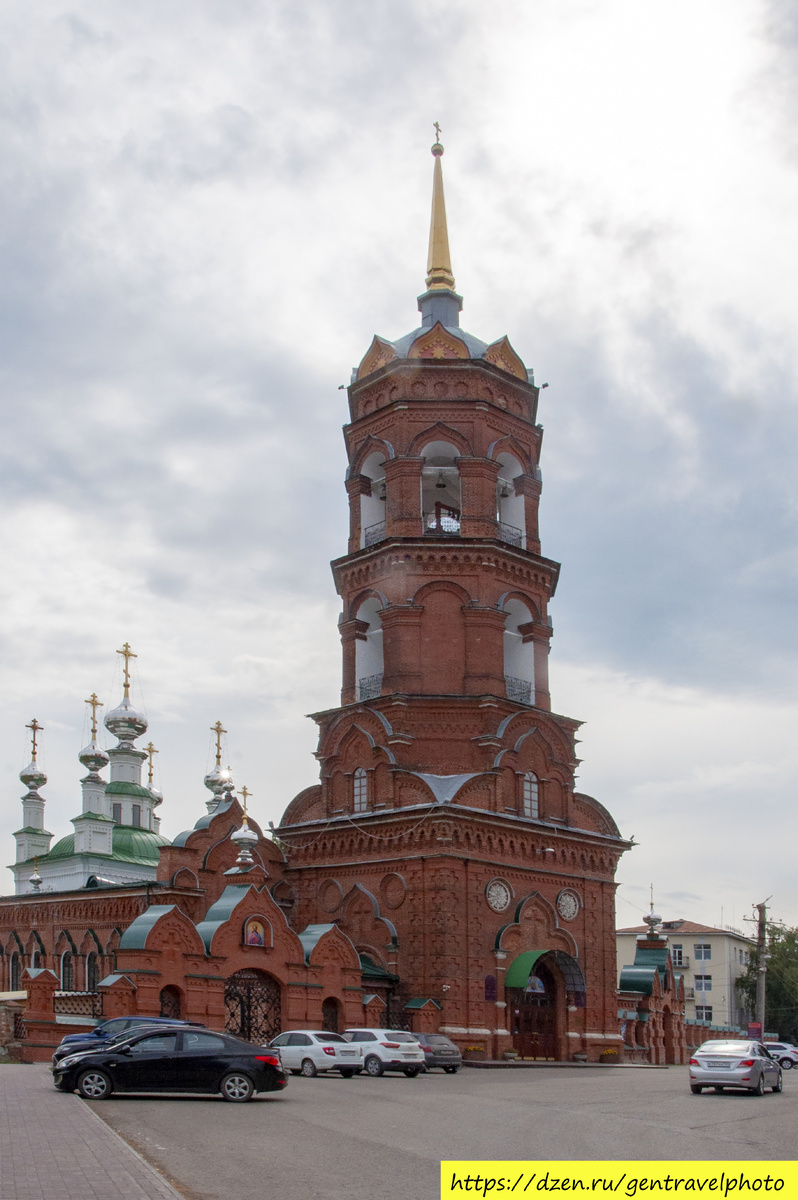 Каменный храм Тихвинской иконы Божией Матери (Тихвинская церковь) построена в 1758 году на средства прихожан и кунгурского воеводы Ю. А. Матюнина на крутом берегу Сылвы на месте деревянного Иоанно-Богословского храма. Ещё через 5 лет к храму был построен главный придел Тихвинской иконы Богородицы, который был освящён 24 мая 1763 года. В 1883 году купец Е.Я. Дубинин на собственные средства возвел новую колокольню высотой 70 метров по проекту архитектора Александра Турчевича и левый придел апостола Иакова. Значительные пожертвования на перестройку храма сделал также кунгурский купец Я. С. Губкин.  В 1935 году храм был закрыт. Несколько лет он стоял закрытым, но в 1950 году в его здании разместился детский кинотеатр, который работал здесь более полувека. В ХХI веке были проведены капитальный ремонт колокольни и кровли, над храмом возвели золотистый шпиль. начались работы по восстановлению здания храма, привезли и установили в храме 11 колоколов, вцентральном приделе Тихвинского храма был освящён новый иконостас. В 2008 году храм отметил своё 250-летие. 