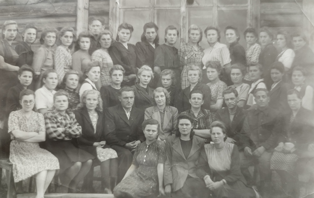 Выпускницы и преподаватели Болотнинского педучилища, 1950 год.