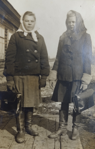 Студентки Болотнинского педучилища, вторая половина 1940-х годов.