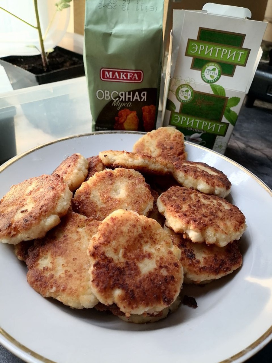 Вторая партия сырников. Первую даже не захотела фотографировать