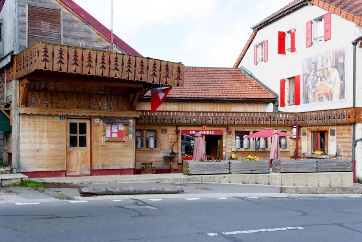    Отель на Границе Франции и Швейцарии. Фото: Booking. com