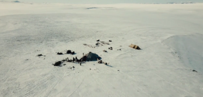 Где-то здесь в стойбище оленеводов находится кочевой детский сад / скриншот кадра видео телеграм-канал Владислав Кузнецов