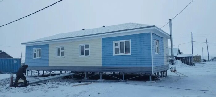  Новый дом в чукотском посёлке, построенный для переселения из аварийного жилья / Фото: телеграм канал Владислав Кузнецов