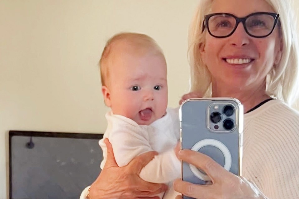    Алена Свиридова сообщила в соцсетях, что впервые стала бабушкой Личная страница героя публикации в соцсети