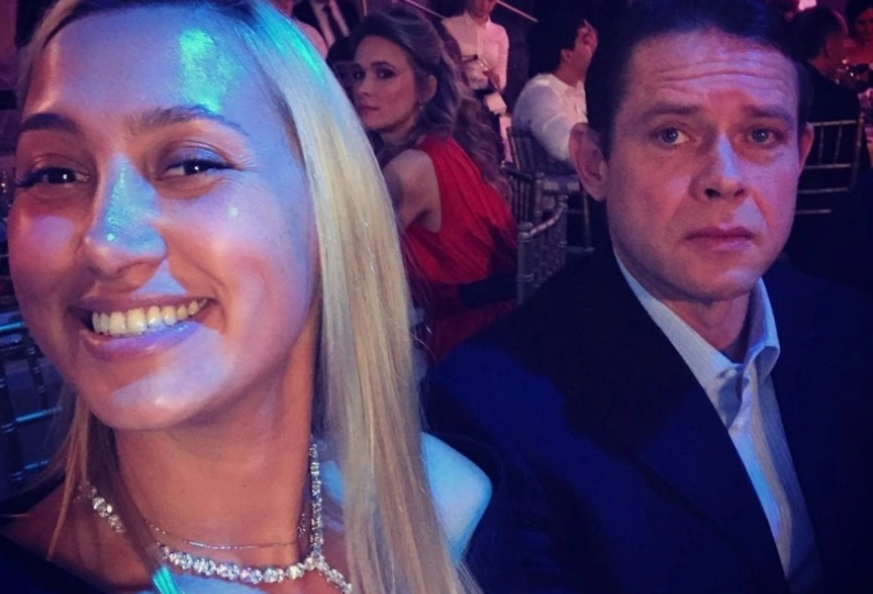 54-летний Павел Буре делит троих детей с женой-блондинкой