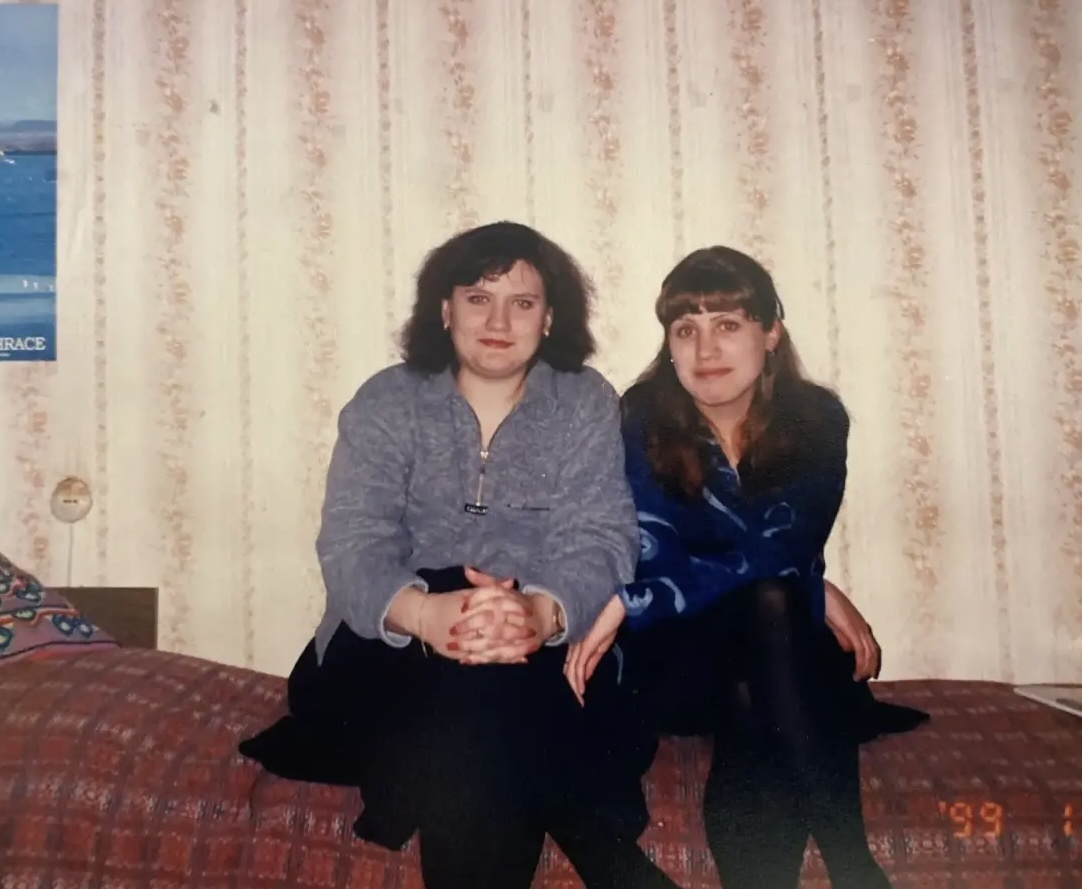 Фото автора канала. Мы с Татьяной в общежитии, 1999 год