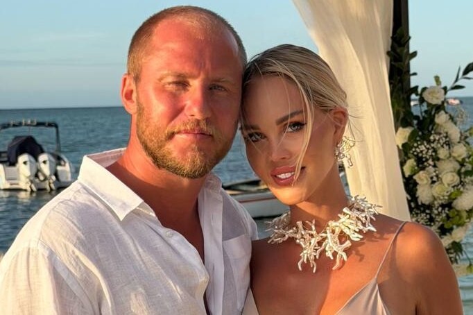     «Я впервые в жизни не переживала»: Мария Погребняк во второй раз сыграла свадьбу на экзотическом острове - 7 фото