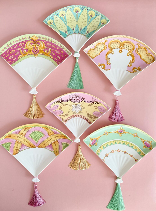 Вееры из фарфора). Размер тарелок: 23х18см и 27х21см. 