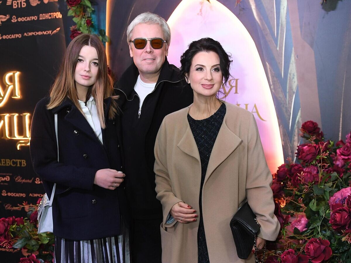    Александр Стриженов, Екатерина Стриженова и их дочь Александра на премьере ледового шоу "Спящая красавица. Легенда двух королевств" в Москве | © РИА Новости / Екатерина Чеснокова
