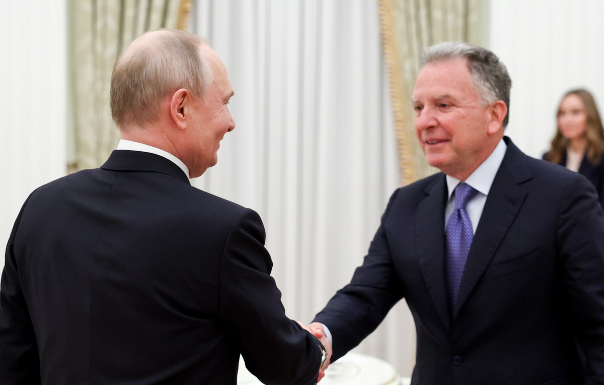    Президент РФ Владимир Путин и спецпосланник президента США Стивен Уиткофф  Александр Казаков/ТАСС