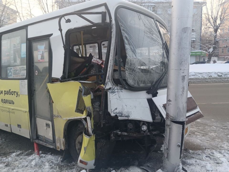    ДТП с автобусом на пр. Ленина. Источник: Олег Укладов