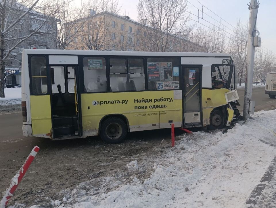    ДТП с автобусом на пр. Ленина. Источник: Олег Укладов