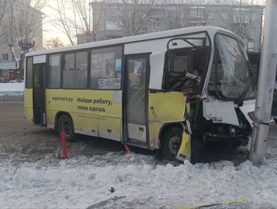    ДТП с автобусом на пр. Ленина. Источник: Олег Укладов