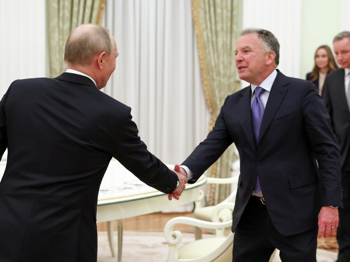    Президент РФ Владимир Путин и специальный посланник президента США Стивен Уиткофф во время встречи в Москве | © РИА Новости / POOL