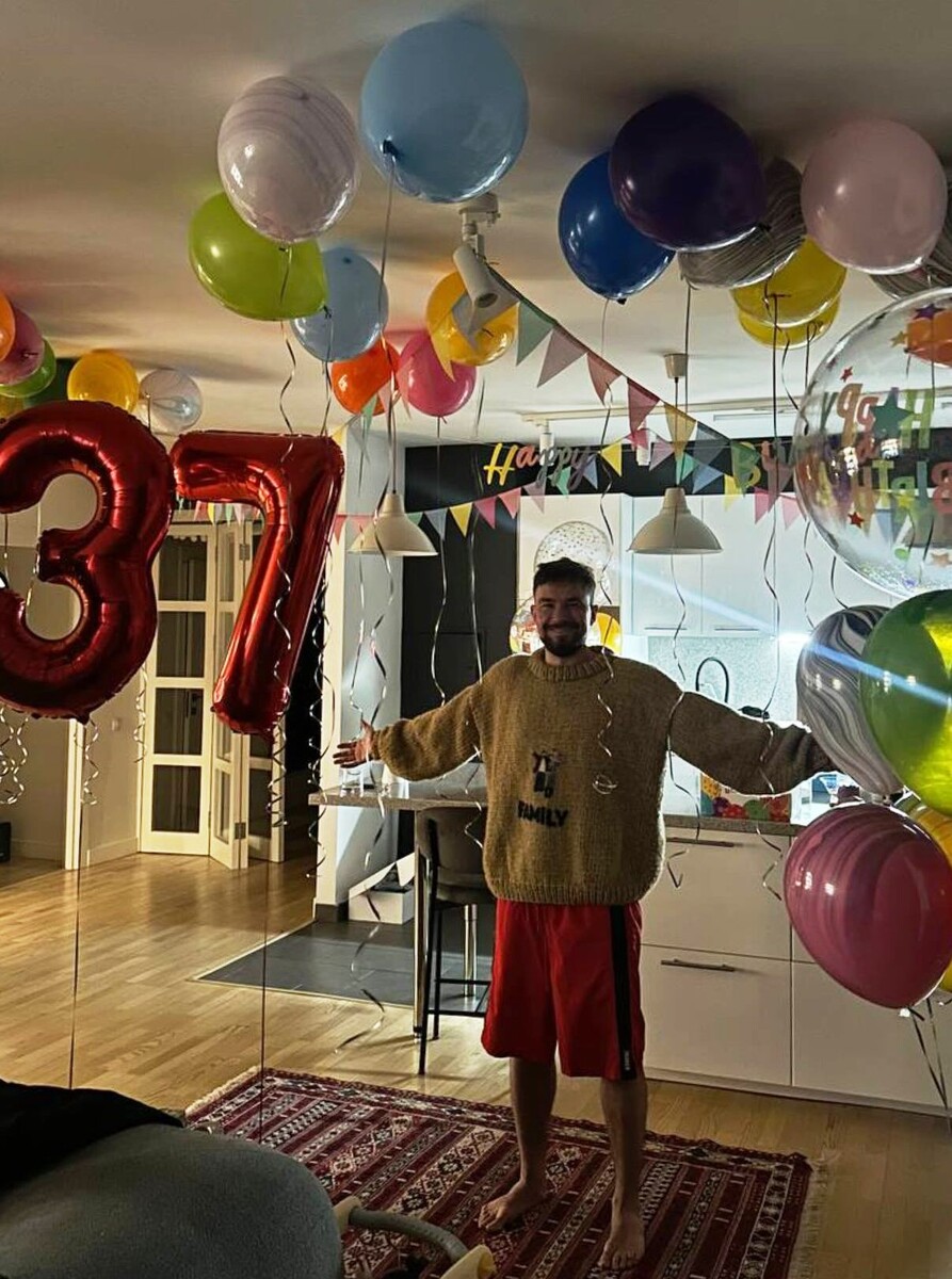    Александр Петров отмечает день рожденияСоцсети Виктории Антоновой