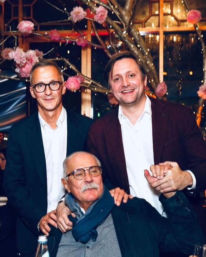 Степан слева