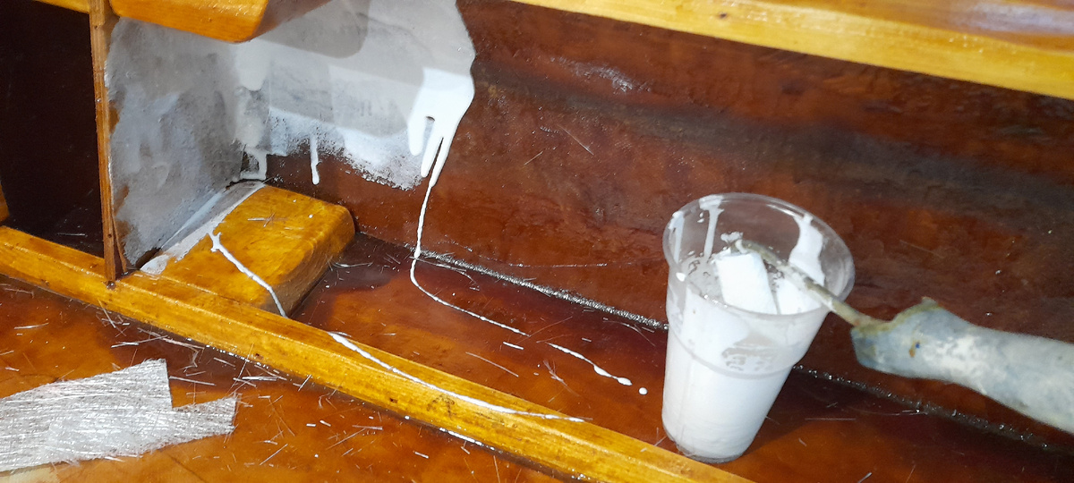 Эпоксидная смола + отвердитель Тета + диоксид титана