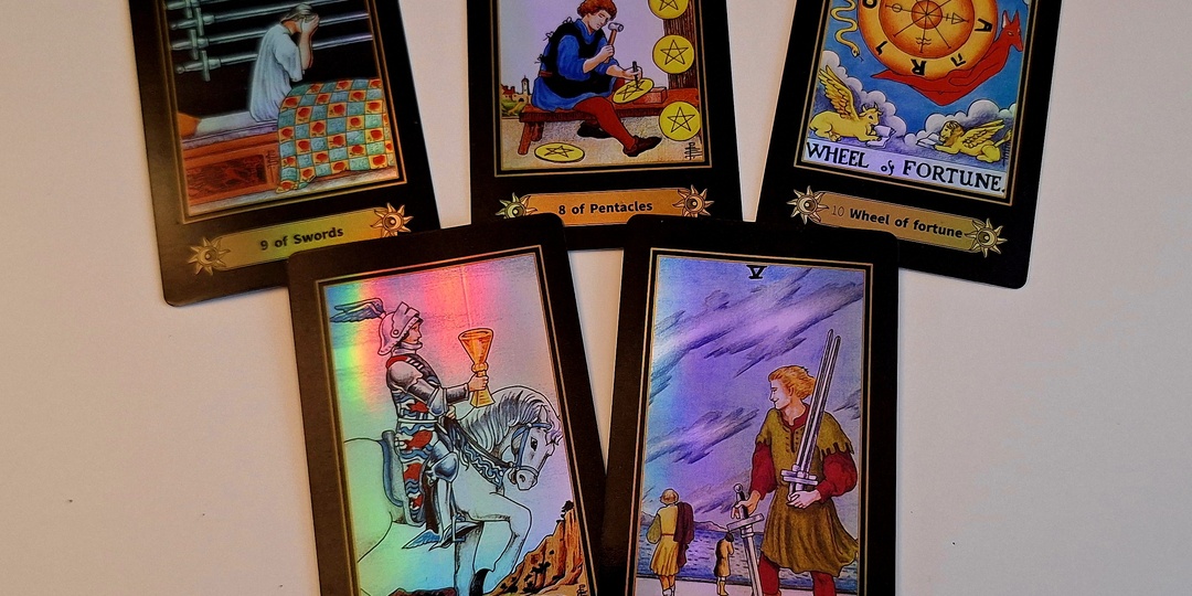 Что он скрывает? О чём не хочет говорить? Расклад таро от Димы Кидо.