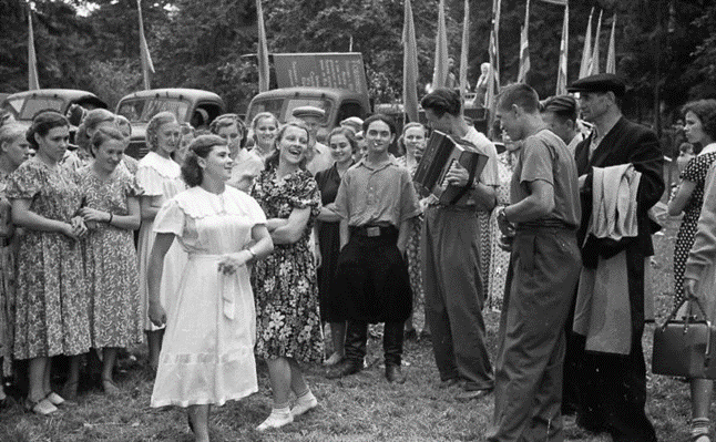 Народное гуляние 1958 год Фото из открытого доступа