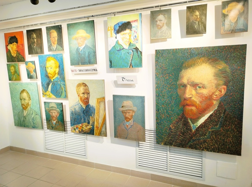 На выставке Ван Гога. Автопортреты художника. (Фото автора)