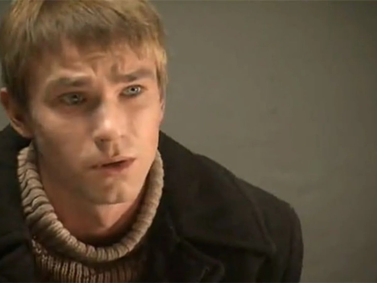    Александр Петров сыграл второстепенную роль в теледраме «Марьина роща» (2012) Александра Хвана