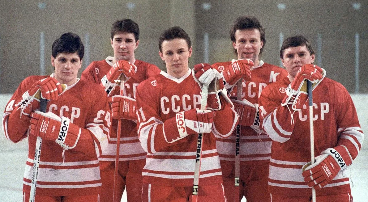 Первый ряд: Сергей Макаров, Игорь Ларионов, Владимир Крутов. Второй ряд:  Алексей Касатонов, Вячеслав Фетисов.     Фото взято из открытых источников.