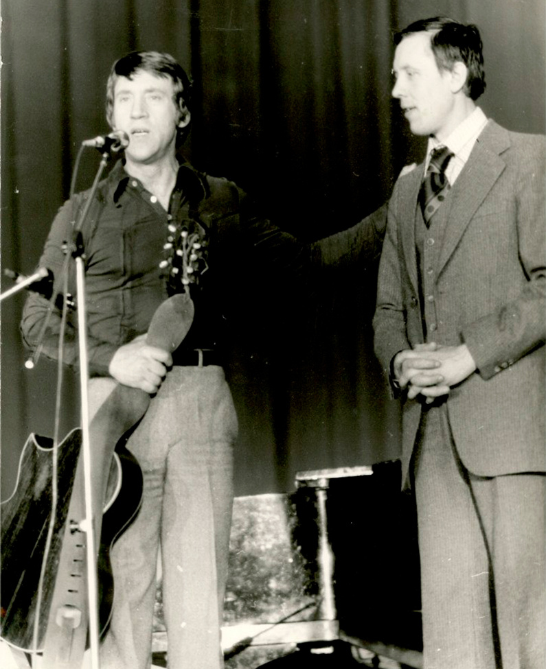  Владимир Высоцкий и Валерий Золотухин во дворце «Ижсталь» в Ижевске. Апрель 1979 года. Фото: Александр Розанов, vk.com/vs_vysotsky