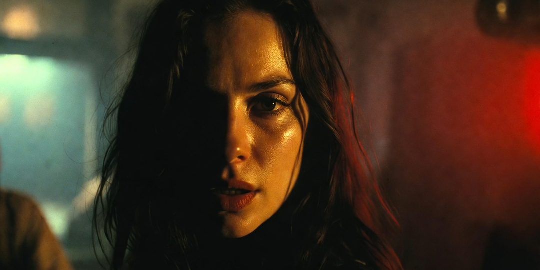 ОНА НЕ СТАЛА УХОДИТЬ, КОГДА ОН ИЗМЕНИЛ. Она сделала страшнее — позволила ему увидеть, КТО ОНА НА САМОМ ДЕЛЕ. Через месяц он сбежал сам.