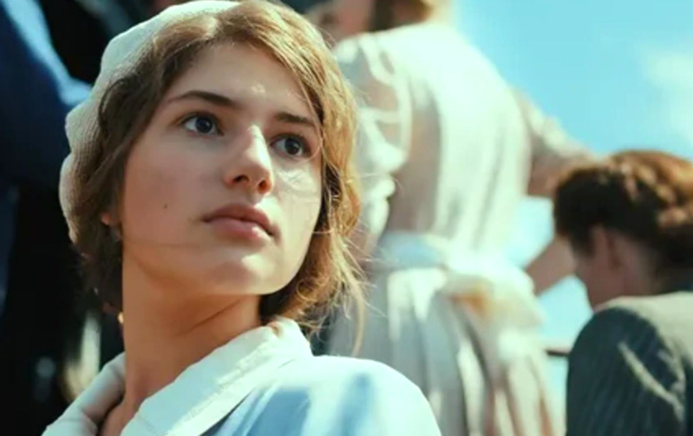 на фото Мария (кадр из фильма "Спасти Ленинград")