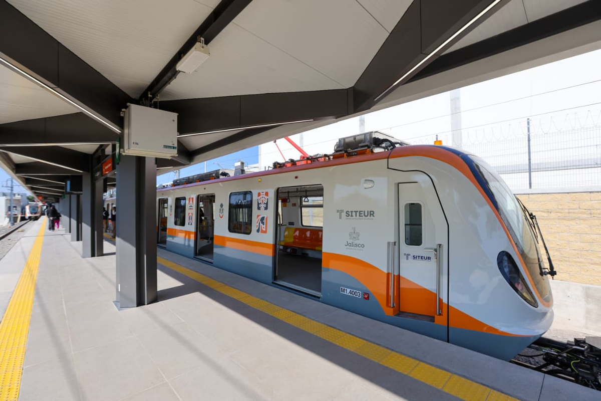 Легкорельсовый электропоезд TEG-23 производства CRRC в Гвадалахаре. Источник: Tendencia Noticias