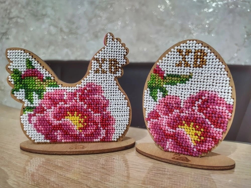 Фото автора, 25 января 2026 год. Пасхальные курочка и яйцо.