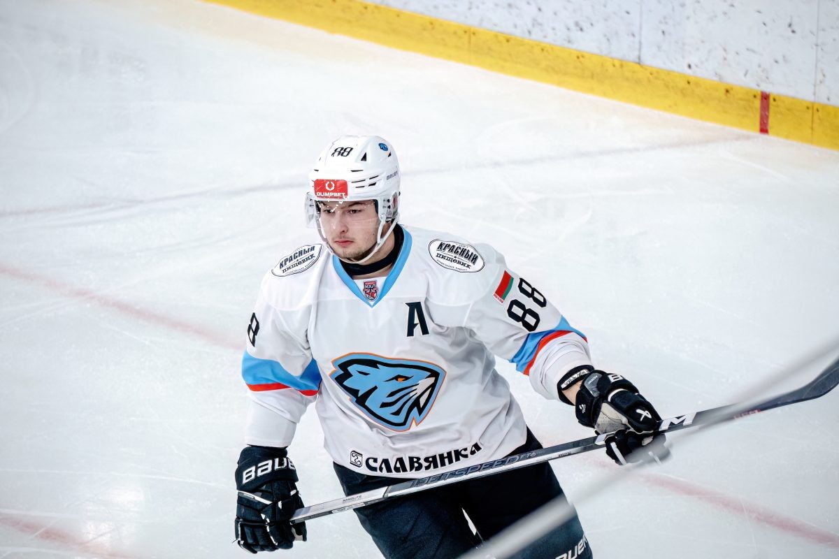    С 20-летием Александра Яценко поздравляли 12 января