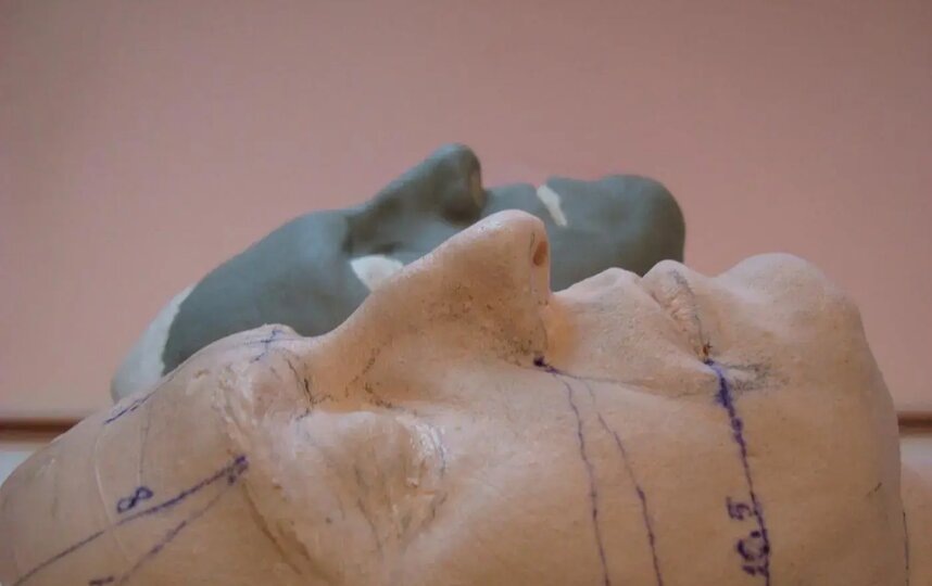    Работа над гримом Высоцкого.Из личного архива Петра Горшенина