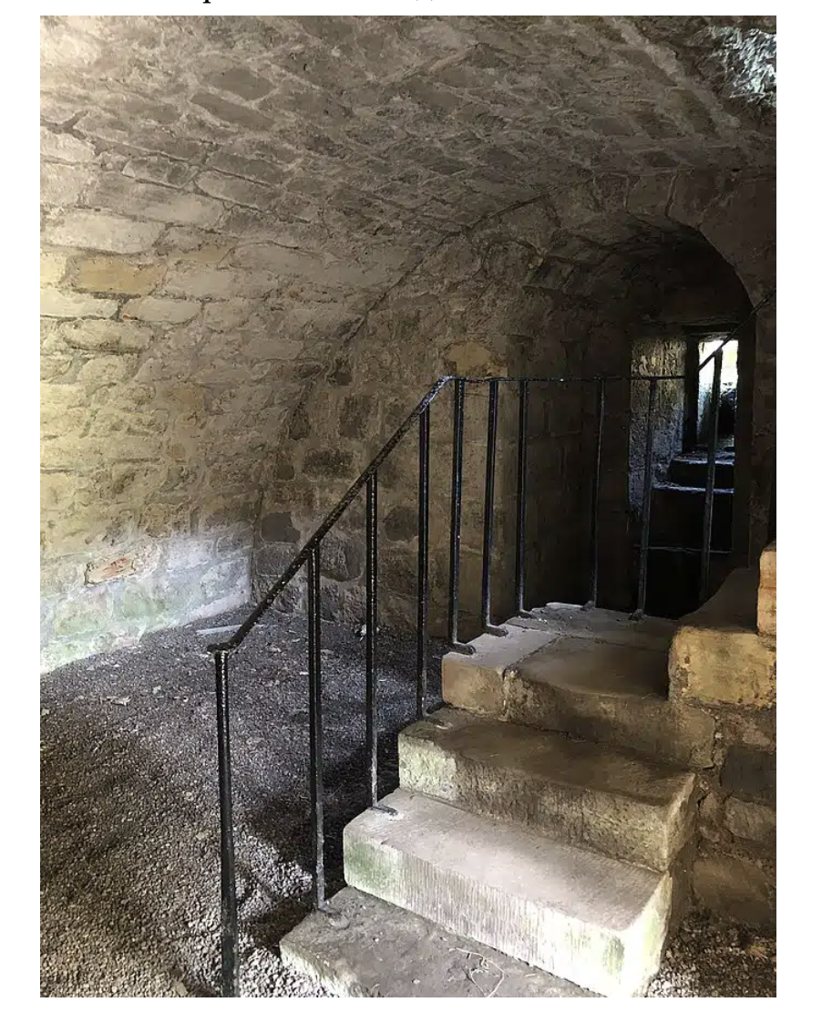 Винтовая лестница в круглой башне. https://www.myvoyagescotland.com