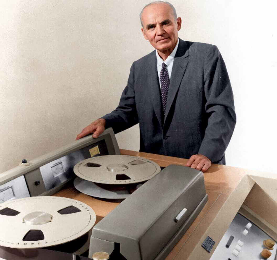 А. М. Понятов - создатель видеомагнитофона, эмигрант русского происхождения, основатель фирмы «Ампекс». США, 1956 год. 