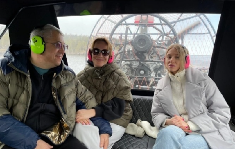 Арина Мелик-Карамова с мужем и дочерью