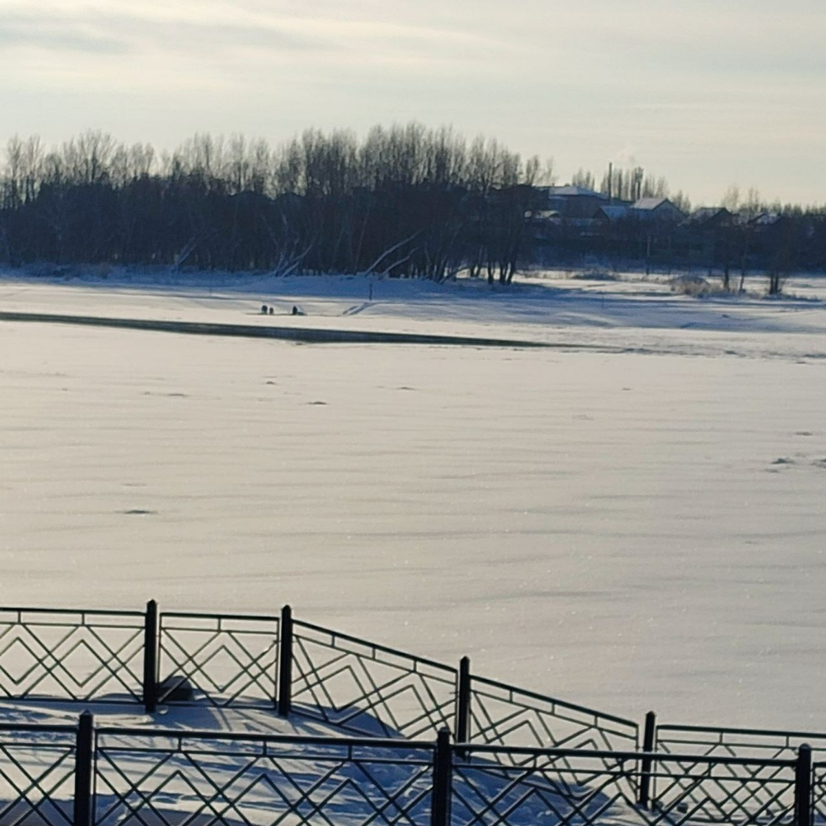     Үҙ әсәһе йылға аръяғында ғына йәшәй...