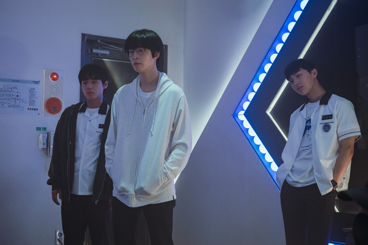 Дорама "Слабый герой" 2022