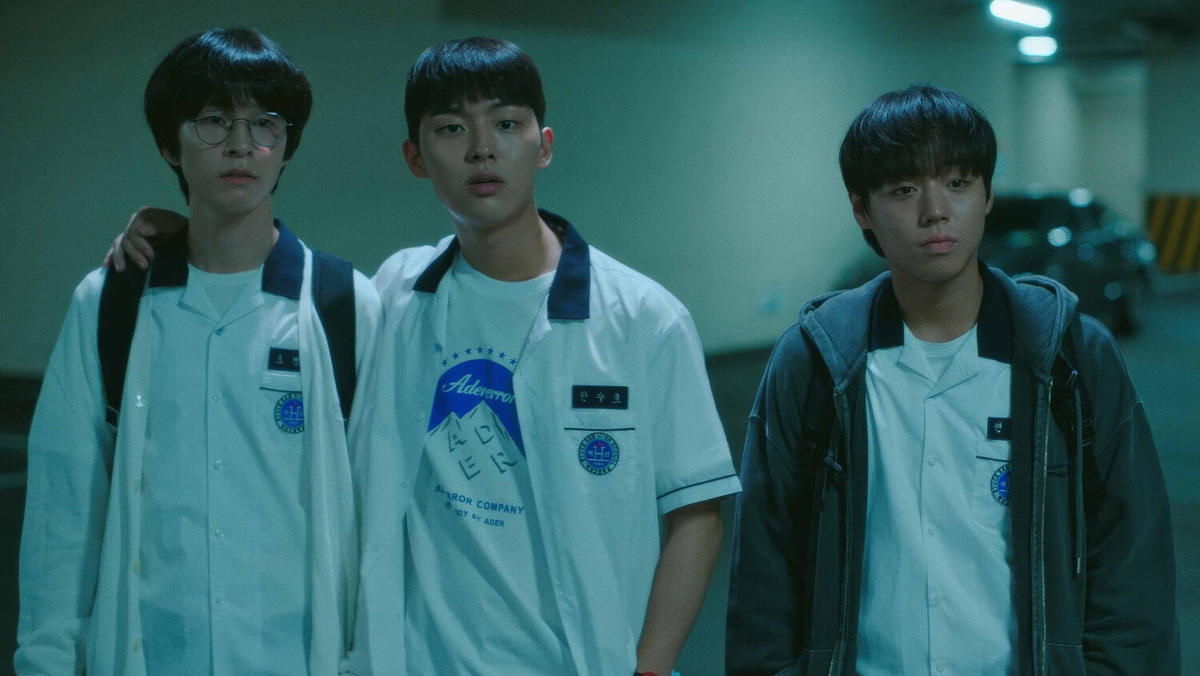 Дорама "Слабый герой" 2022