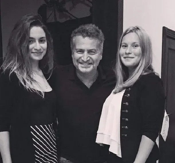 Леонид Агутин с дочерьми полинй (справа) и Лизой