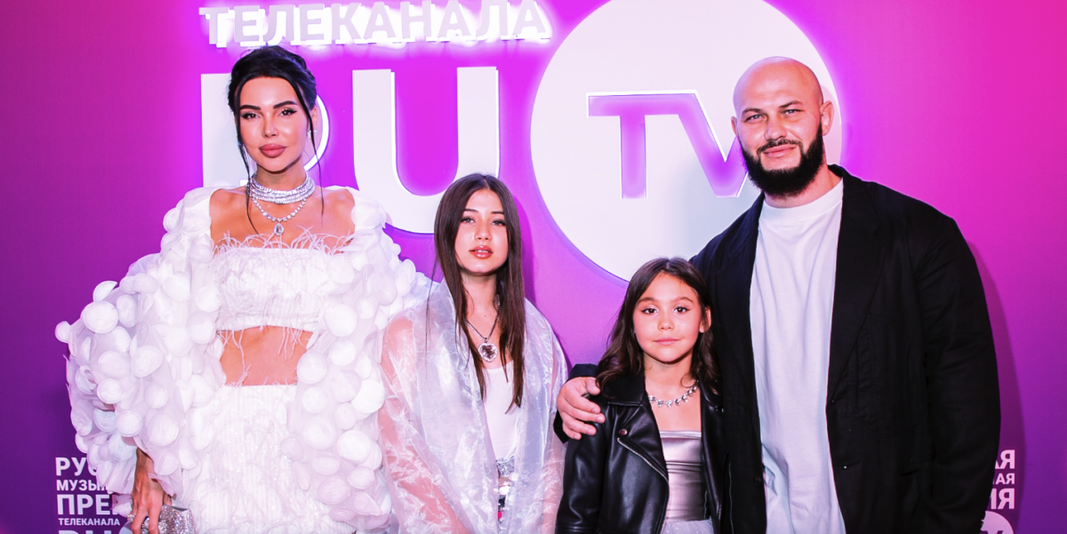 Оксана Самойлова, Джиган и дети. Фото: Пресс-служба «Русской Медиагруппы»