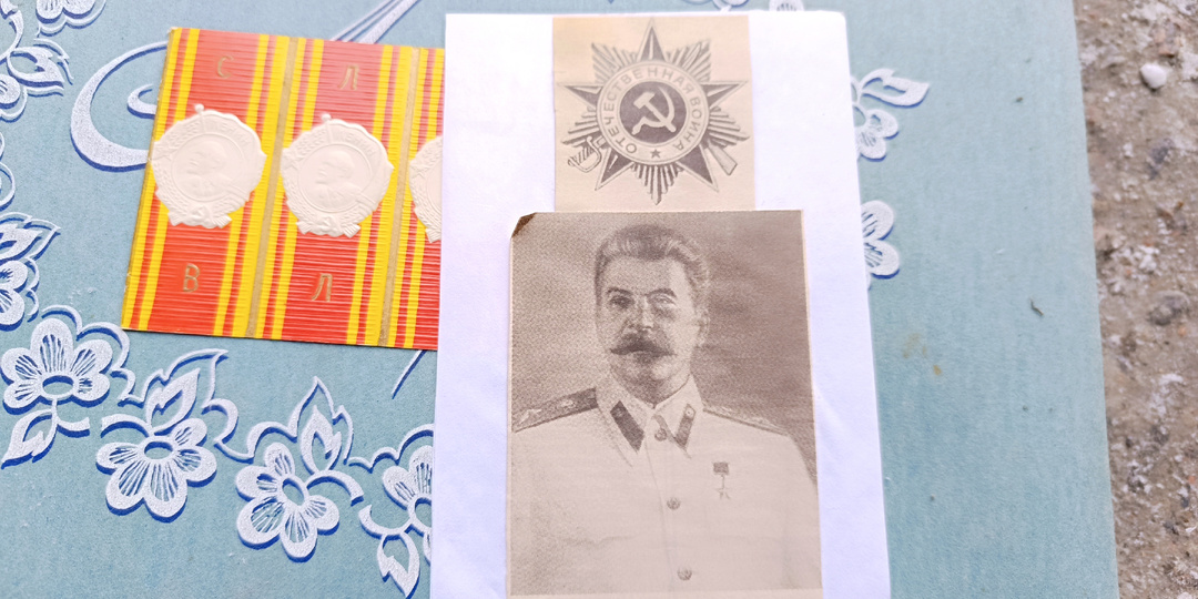 На переработку картона привезли горы книг: показываю, что удалось вытащить из общей массы