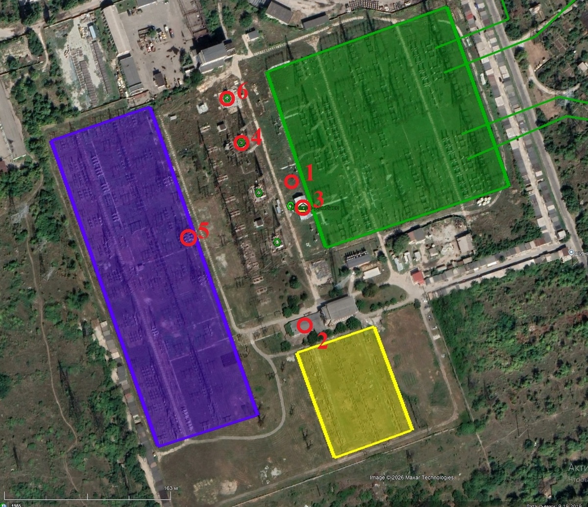ПС 330/150/35 кВ Днепро-Донбасс. Зелёное – ОРУ 330 кВ, сиреневое – ОРУ 150 кВ, жёлтое – 35 кВ. Красными точками показаны атакованные объекты