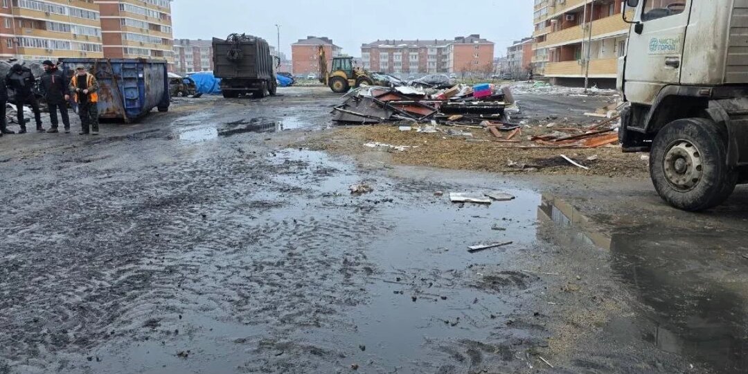 Последствия атаки БПЛА устраняют в ауле Новая Адыгея