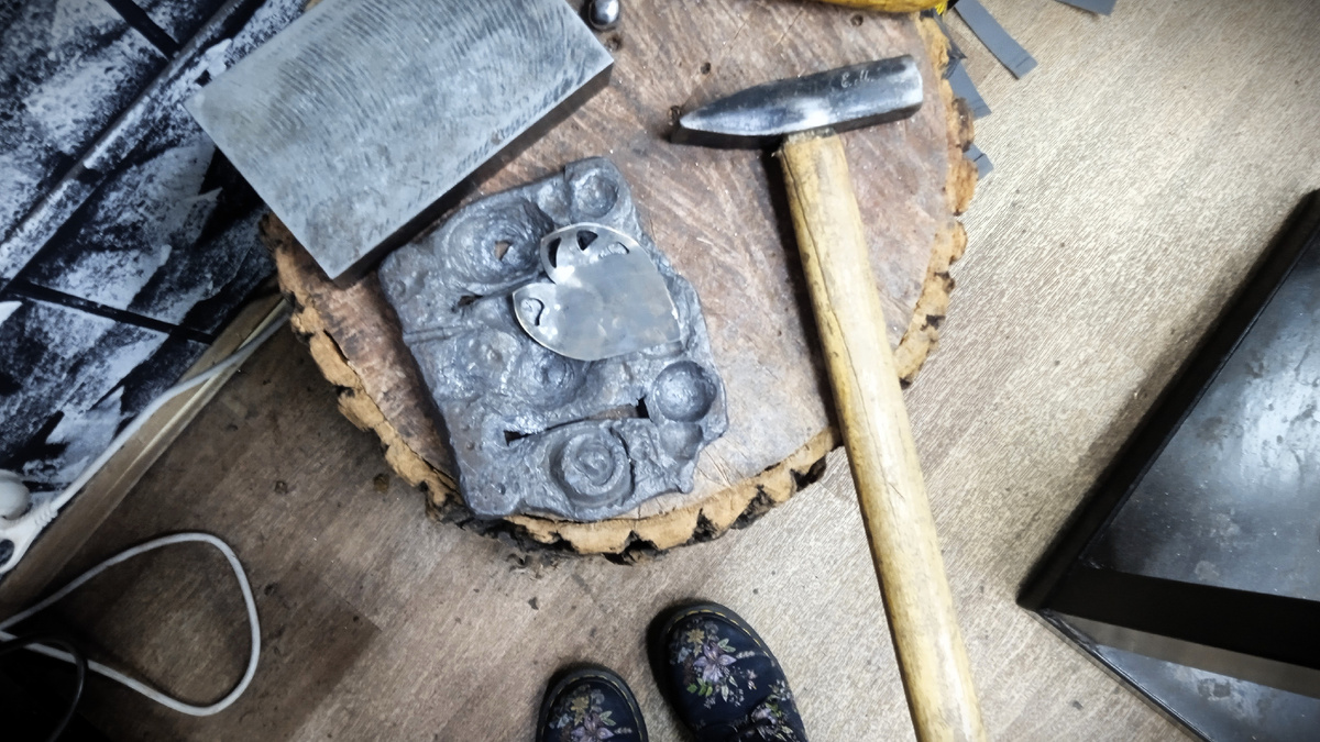 2. Лист кувшинки из нейзильбера.