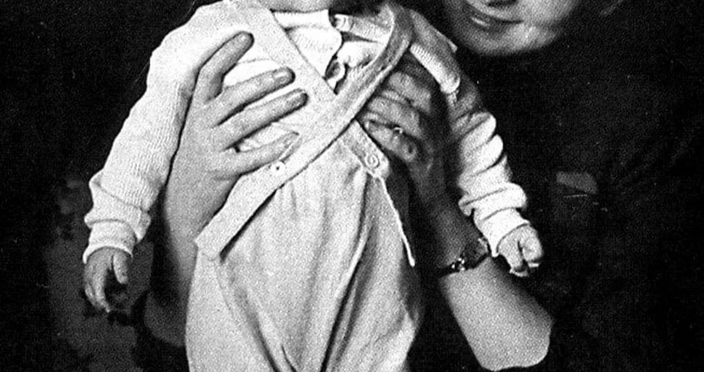 "Пей, Валька, пей": когда загул становится дороже ребенка, а ребенок превращается в отбросы