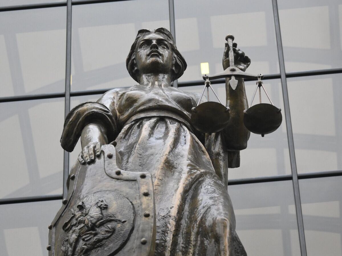    Статуя богини Фемиды у здания Верховного суда России в Москве | © РИА Новости / Илья Питалев