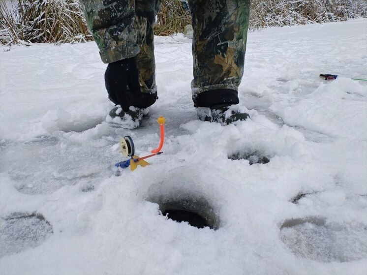     Новгородцам напомнили правила безопасности во время зимней рыбалки. фото: архив МК в Великом Новгороде